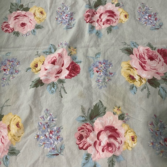 Ralph Lauren size 57 x 101 rectangle floral cottage tablecloth